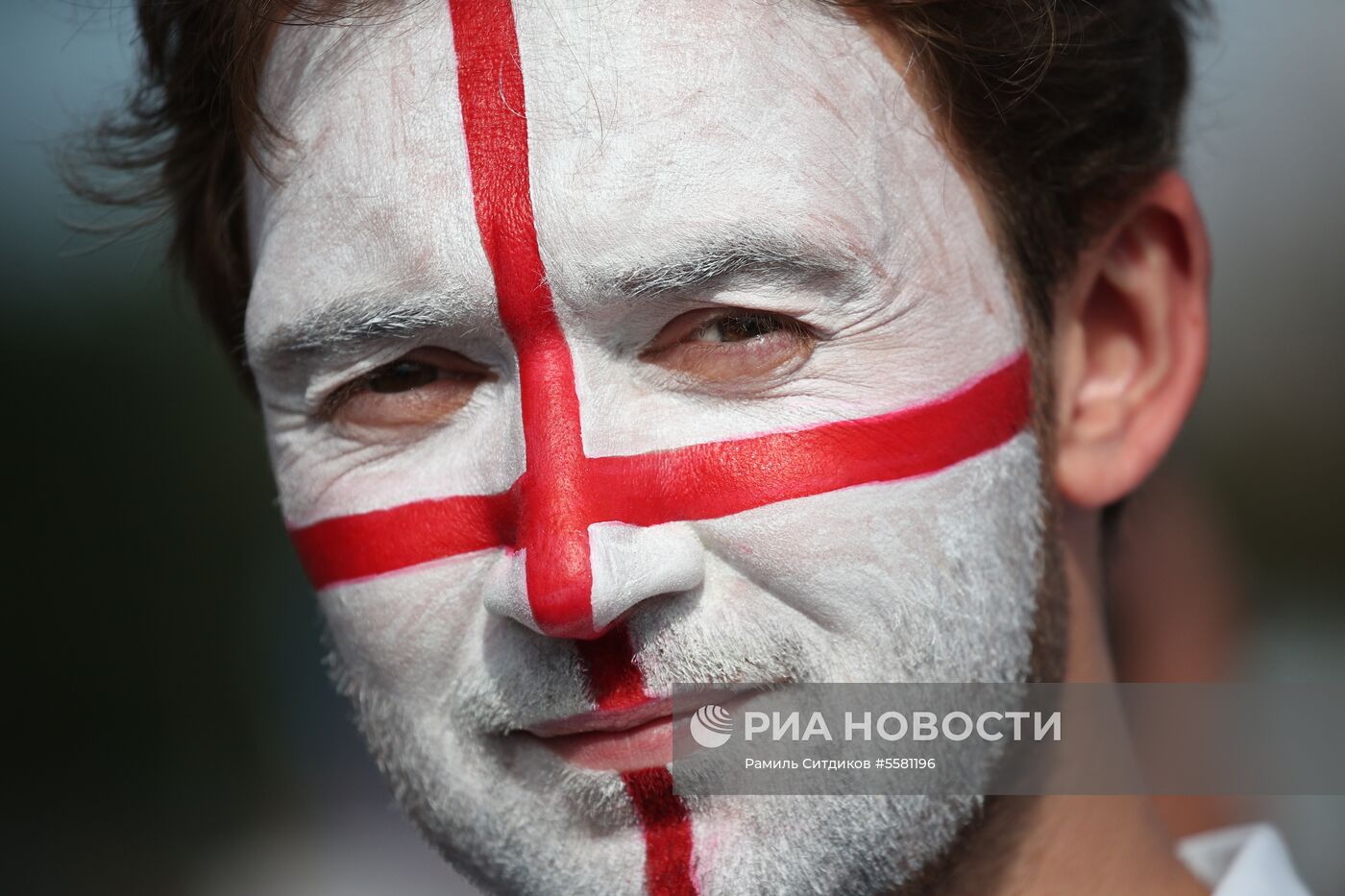 Болельщики перед матчем ЧМ-2018 по футболу между сборными Швеции и Англии