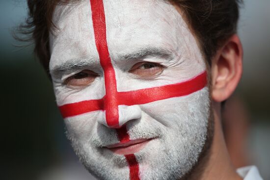 Болельщики перед матчем ЧМ-2018 по футболу между сборными Швеции и Англии