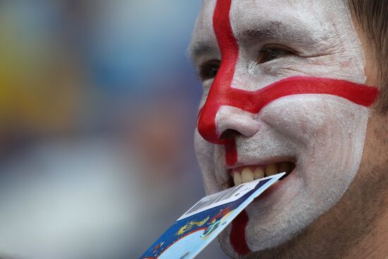 Болельщики перед матчем ЧМ-2018 по футболу между сборными Швеции и Англии