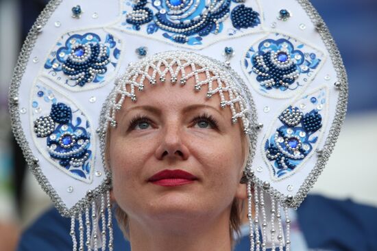 Болельщики перед матчем ЧМ-2018 по футболу между сборными Швеции и Англии