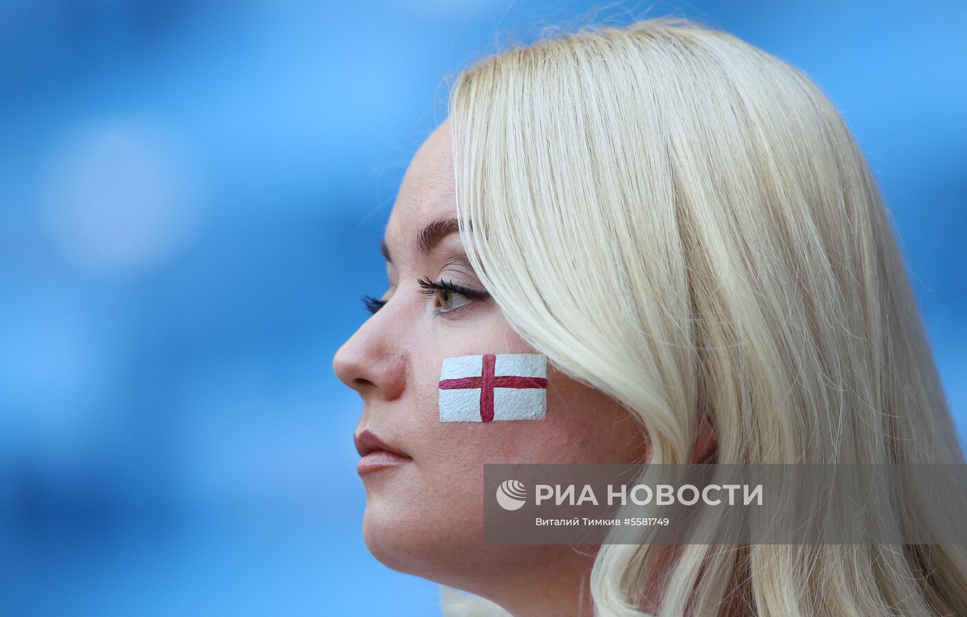 Болельщики перед матчем ЧМ-2018 по футболу между сборными Швеции и Англии