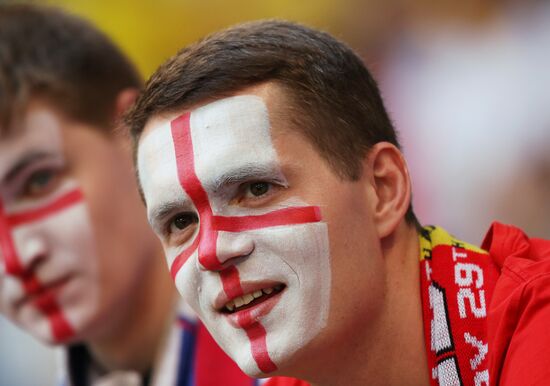 Болельщики перед матчем ЧМ-2018 по футболу между сборными Швеции и Англии