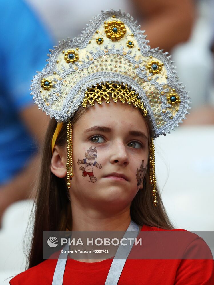 Болельщики перед матчем ЧМ-2018 по футболу между сборными Швеции и Англии