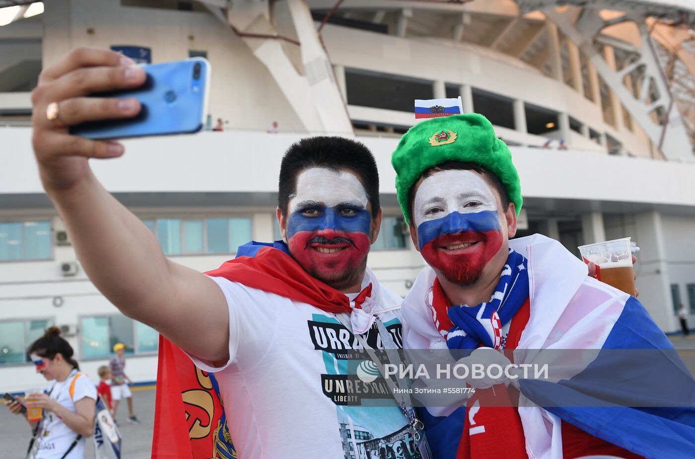 Болельщики перед матчем ЧМ-2018 по футболу между сборными России и Хорватии