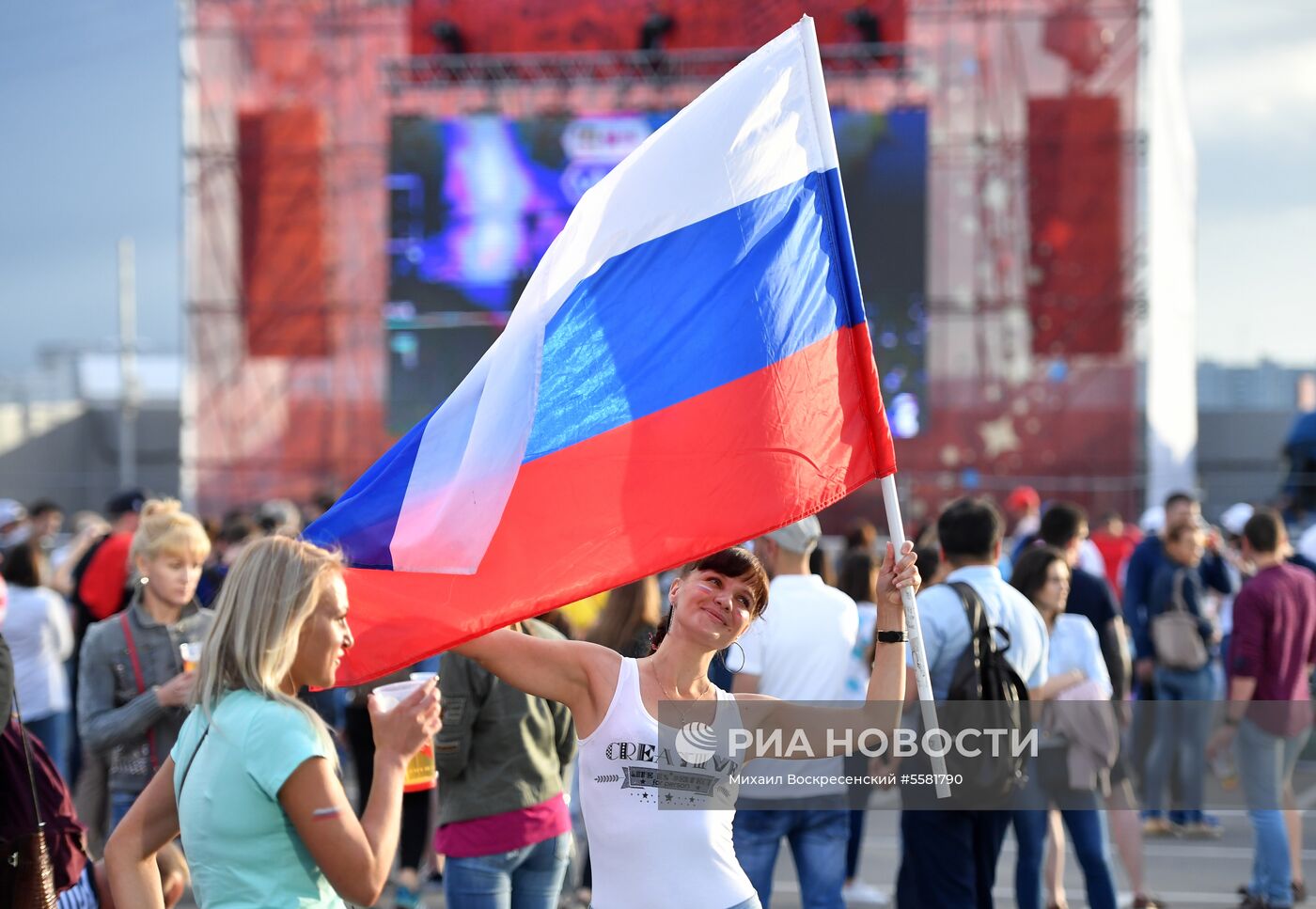 Болельщики перед матчем ЧМ-2018 по футболу между сборными России и Хорватии