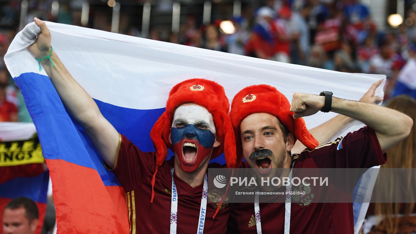 Болельщики сборной России перед матчем ЧМ-2018 по футболу между сборными России и Хорватии в Сочи. Место: Россия, Сочи. Автор: Евгения Новоженина/РИА Новости. Болельщики перед матчем ЧМ-2018 по футболу между сборными России и Хорватии