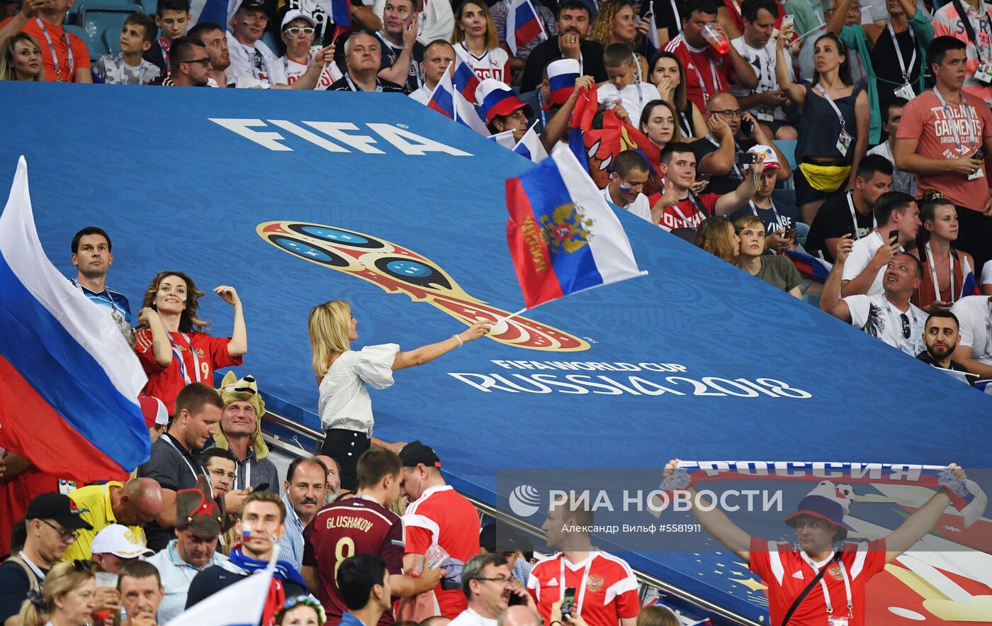 Болельщики сборной России перед матчем 1/4 финала чемпионата мира по футболу между сборными России и Хорватии. Место: Россия, Краснодарский край, Сочи. Автор: Александр Вильф/РИА Новости. Болельщики перед матчем ЧМ-2018 по футболу между сборными России и Хорватии