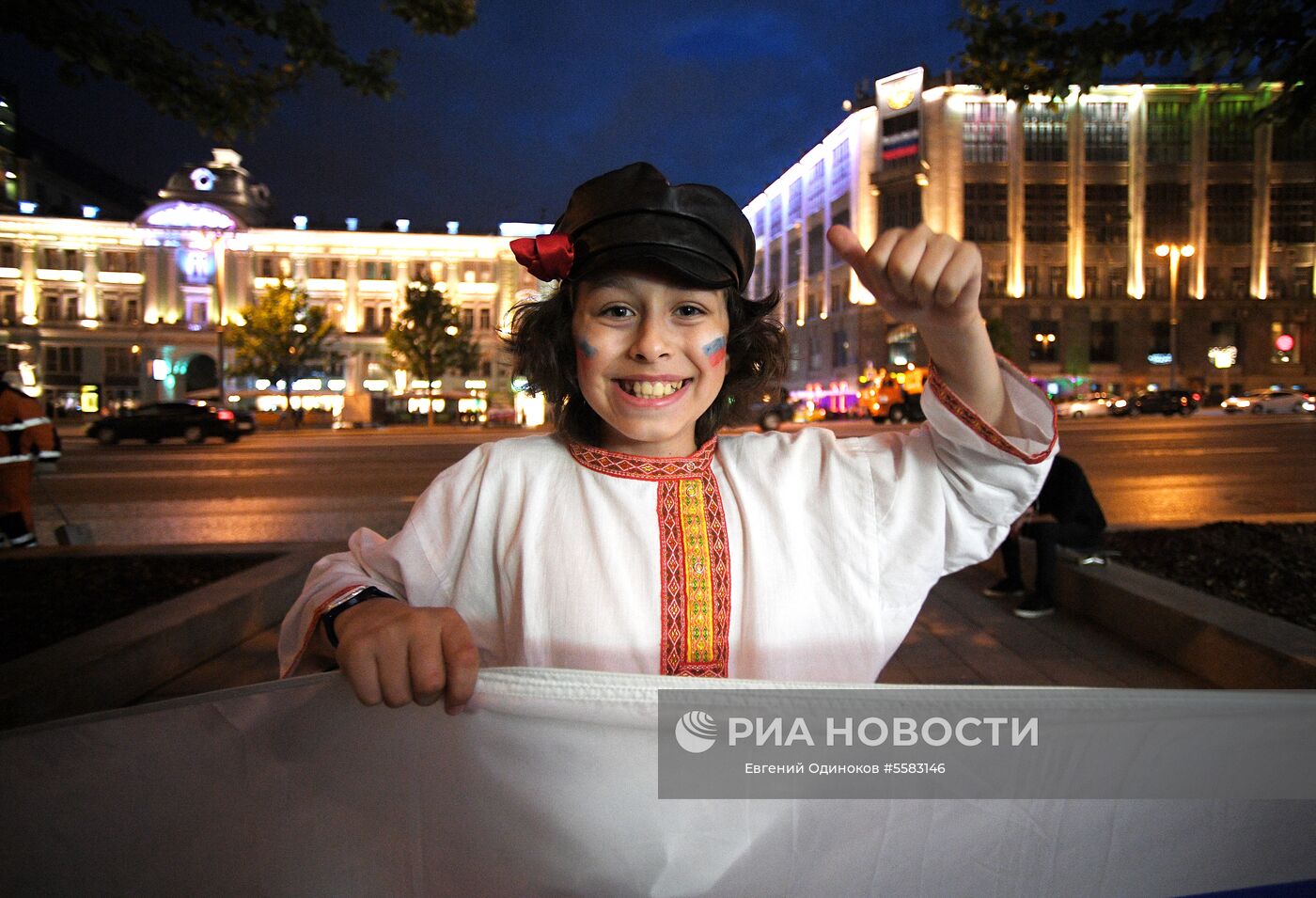 Болельщик сборной России на одной из улиц в Москве перед матчем 1/4 финала чемпионата мира по футболу между сборными России и Хорватии. Место: Россия, Москва. Автор: Евгений Одиноков/РИА Новости. Болельщики перед матчем ЧМ-2018 по футболу между сборными России и Хорватии