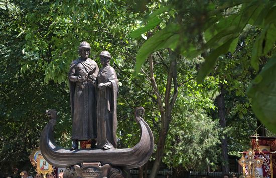 Открытие памятника святым Петру и Февронии в Крыму