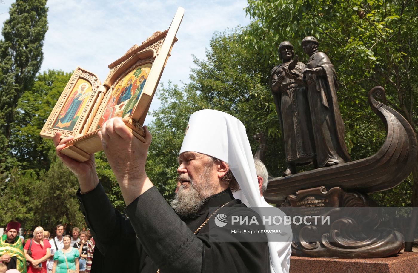 Открытие памятника святым Петру и Февронии в Крыму