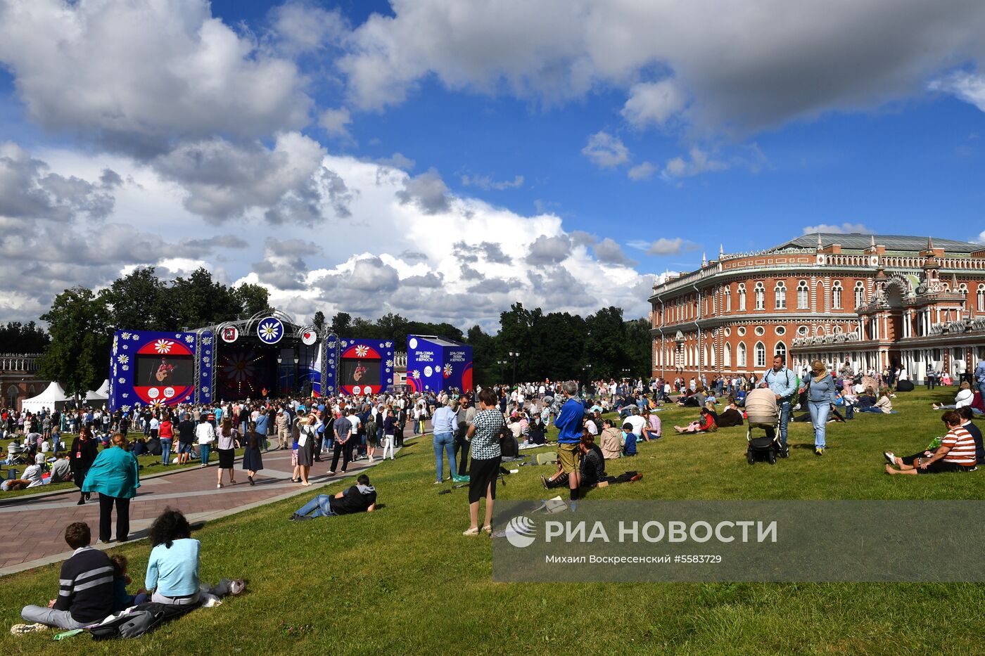 Празднование Дня семьи, любви и верности в "Царицыно"