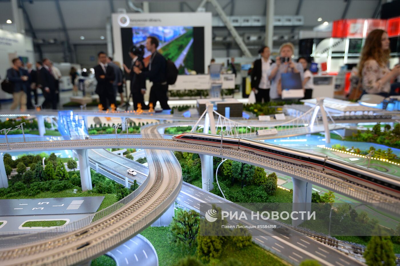 9-я Международная промышленная выставка "Иннопром". День второй