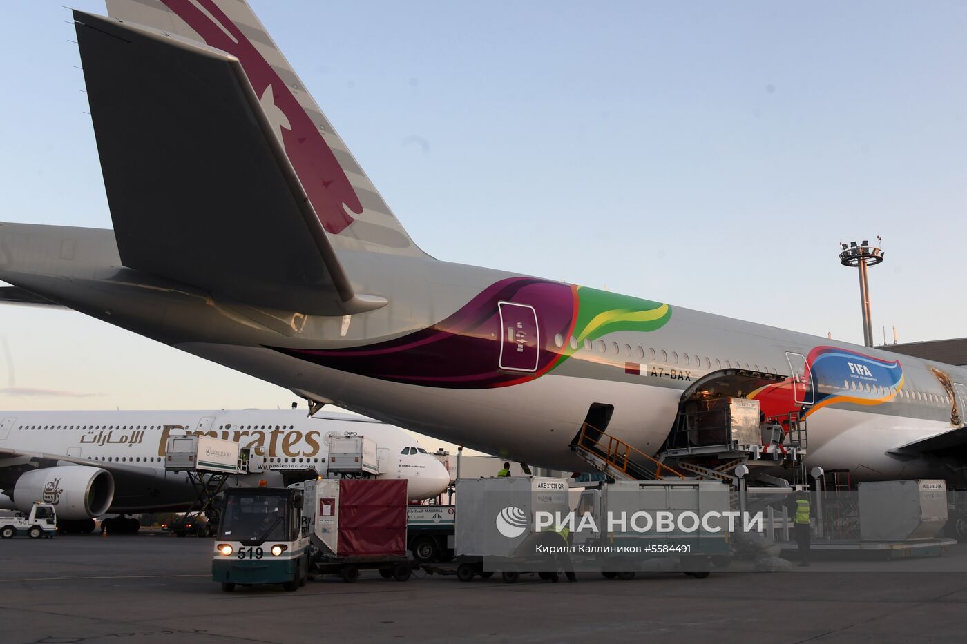 Встреча борта компании Qatar Airways в новой ливрее к ЧМ 2018 