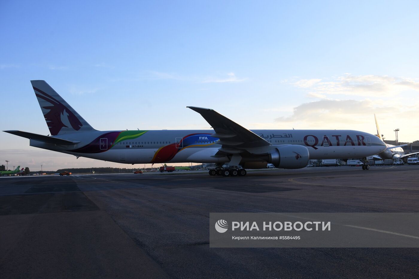 Встреча борта компании Qatar Airways в новой ливрее к ЧМ 2018 