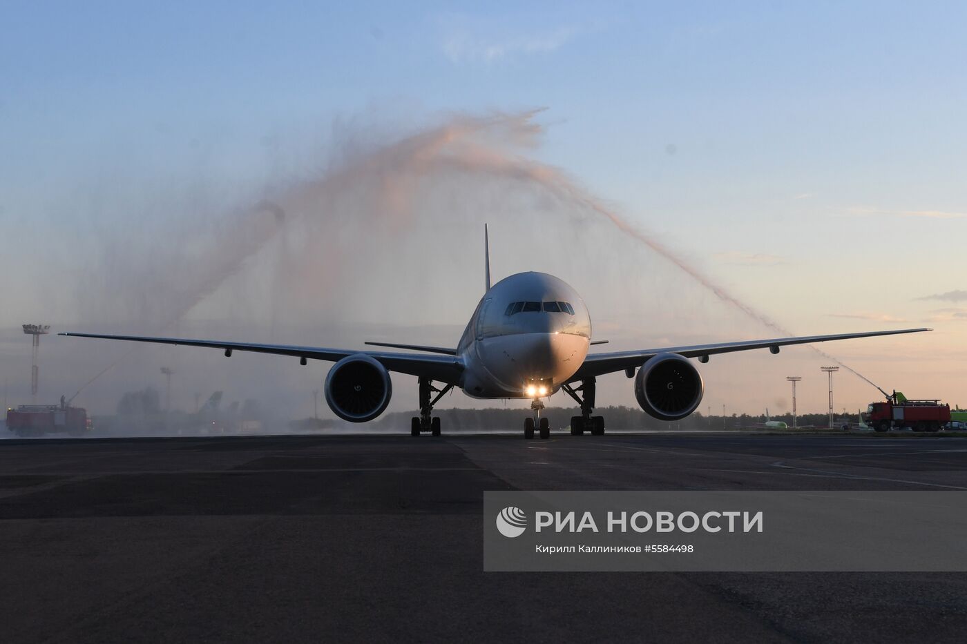 Встреча борта компании Qatar Airways в новой ливрее к ЧМ 2018 