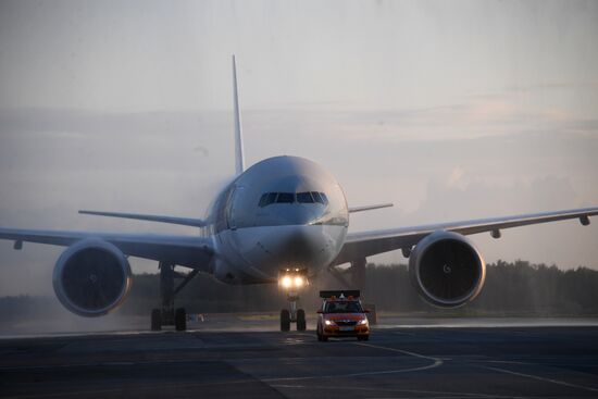 Встреча борта компании Qatar Airways в новой ливрее к ЧМ 2018 