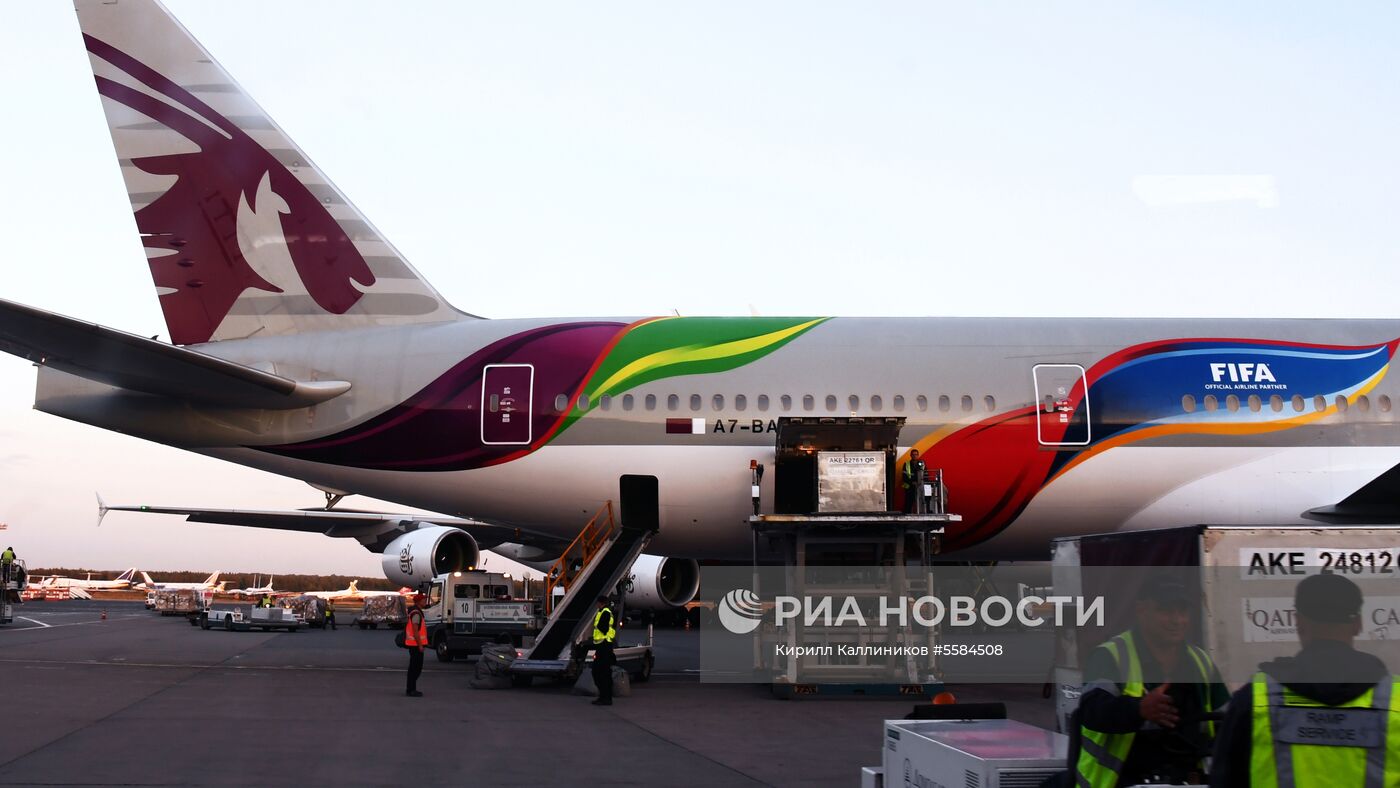 Встреча борта компании Qatar Airways в новой ливрее к ЧМ 2018 