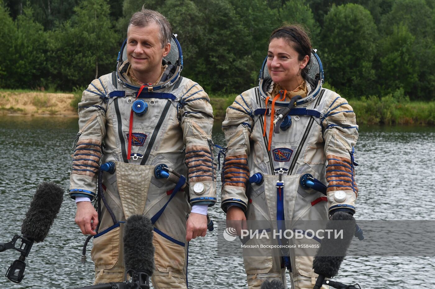 Тренировка экипажа МКС-59/60 при посадке космического корабля на водную поверхность 