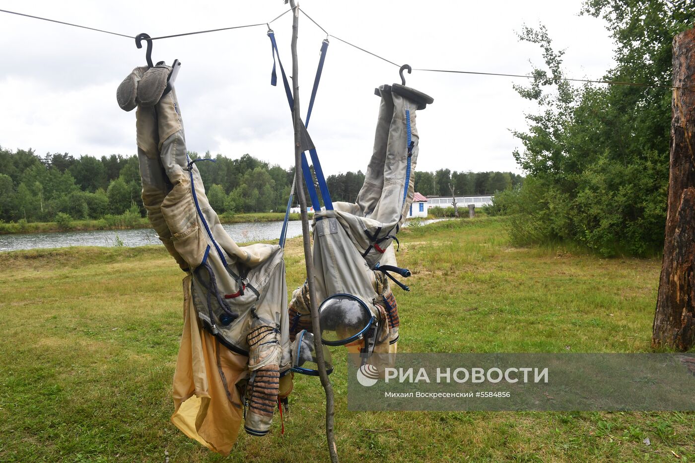 Тренировка экипажа МКС-59/60 при посадке космического корабля на водную поверхность 