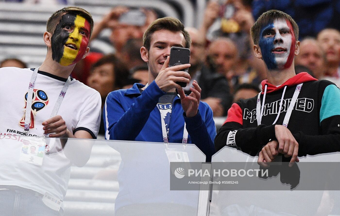 Болельщики перед матчем ЧМ-2018 по футболу между сборными Франции и Бельгии