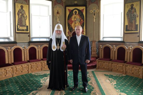 Президент РФ В. Путин посетил Валаамский монастырь