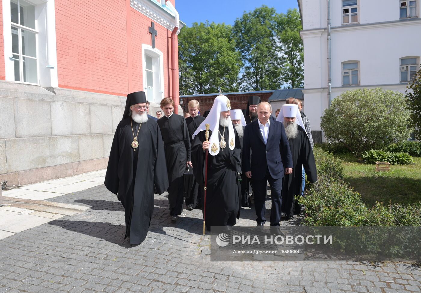 Президент РФ В. Путин посетил Валаамский монастырь