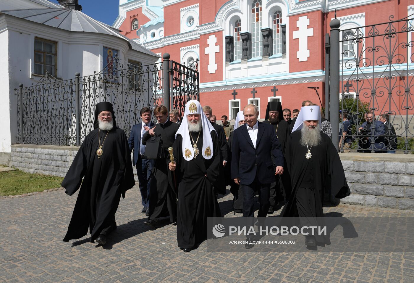 Президент РФ В. Путин посетил Валаамский монастырь