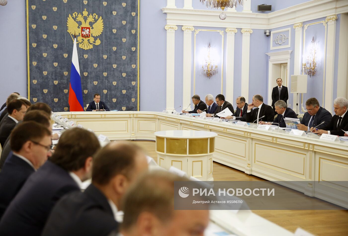 Премьер-министр РФ Д. Медведев провел заседание по социально-экономическому развитию СКФО