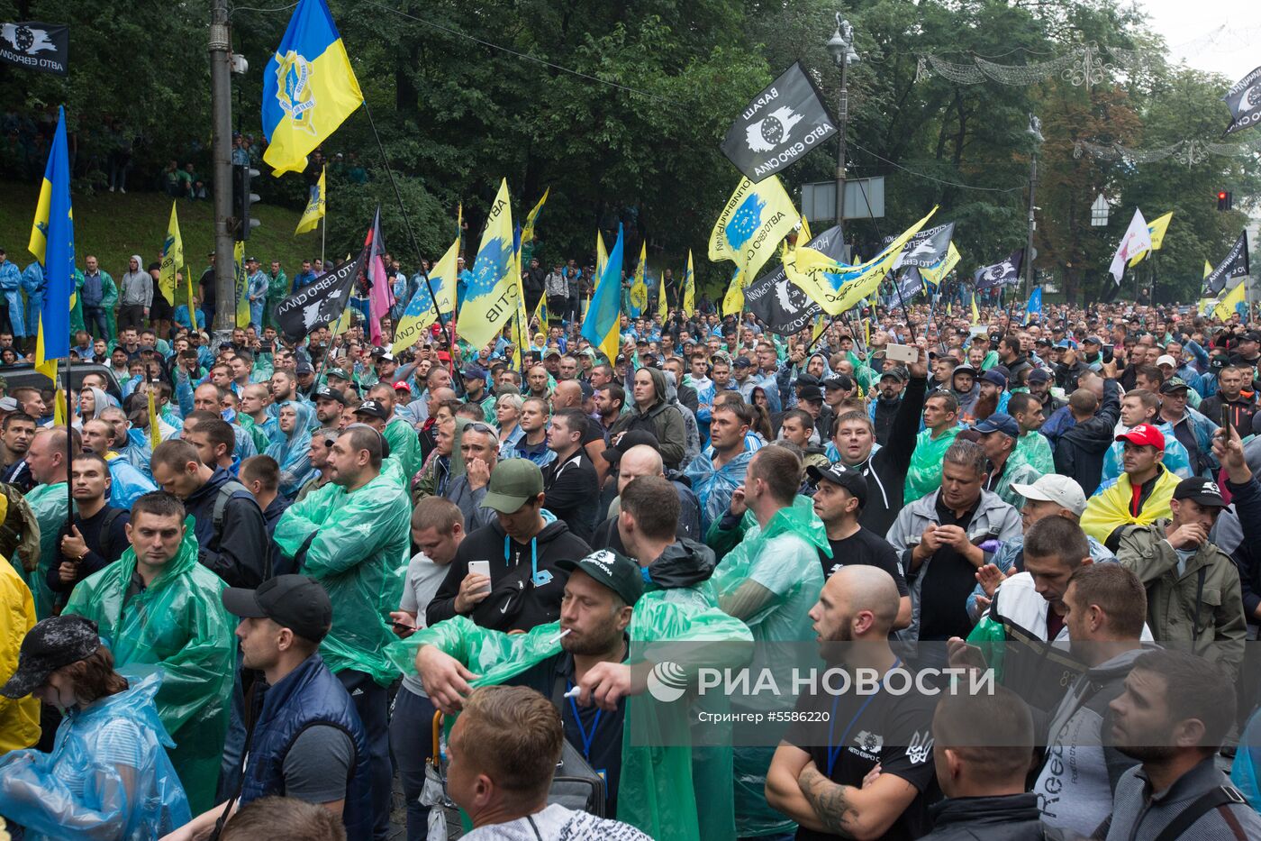 Центр Киева заблокировали автовладельцы с европейскими номерами