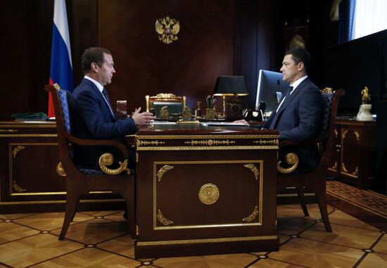 Премьер-министр РФ Д. Медведев встретился с врио губернатора Псковской области М. Ведерниковым