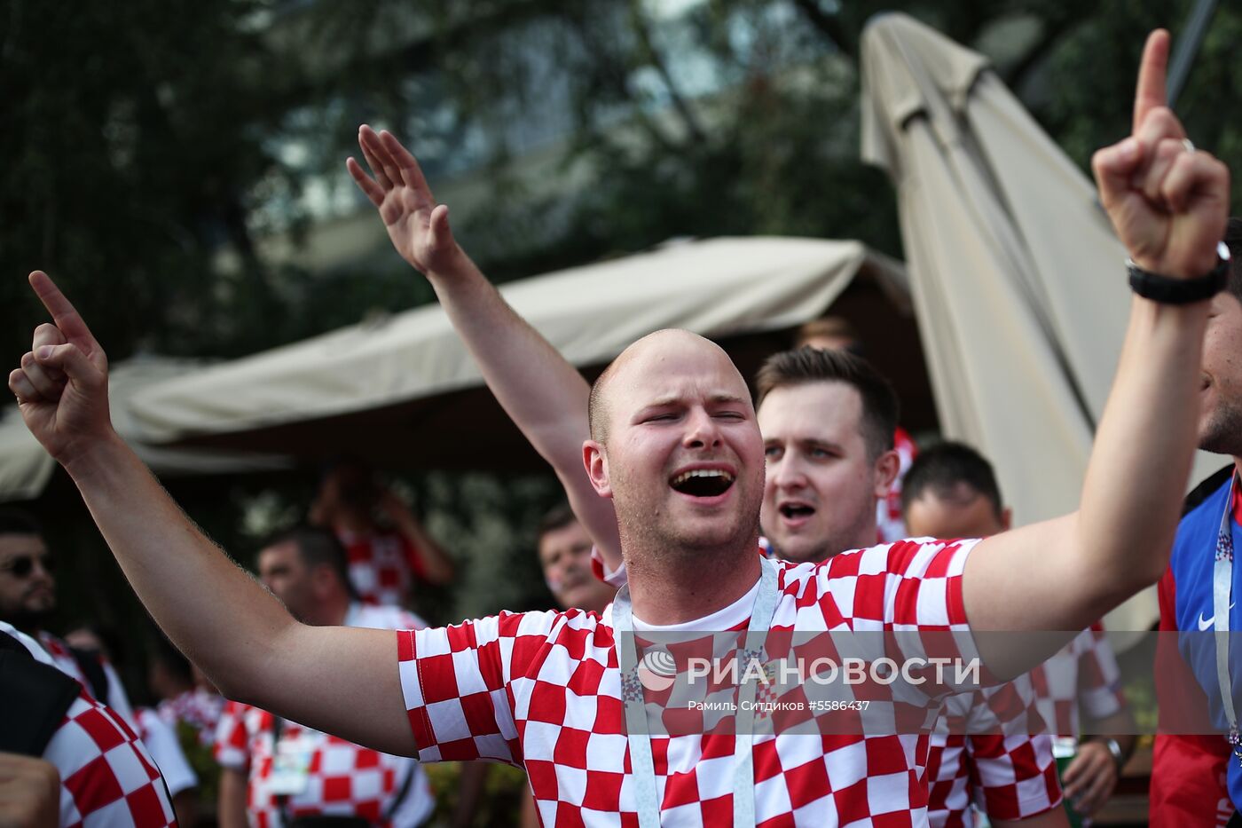 Болельщики перед матчем ЧМ-2018 по футболу между сборными Хорватии и Англии