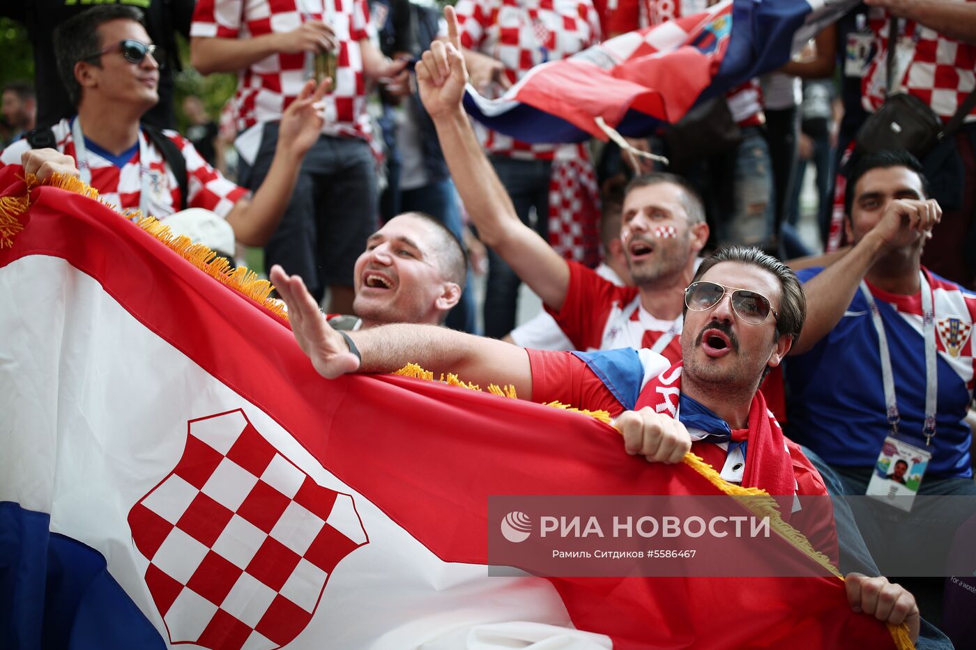 Болельщики перед матчем ЧМ-2018 по футболу между сборными Хорватии и Англии