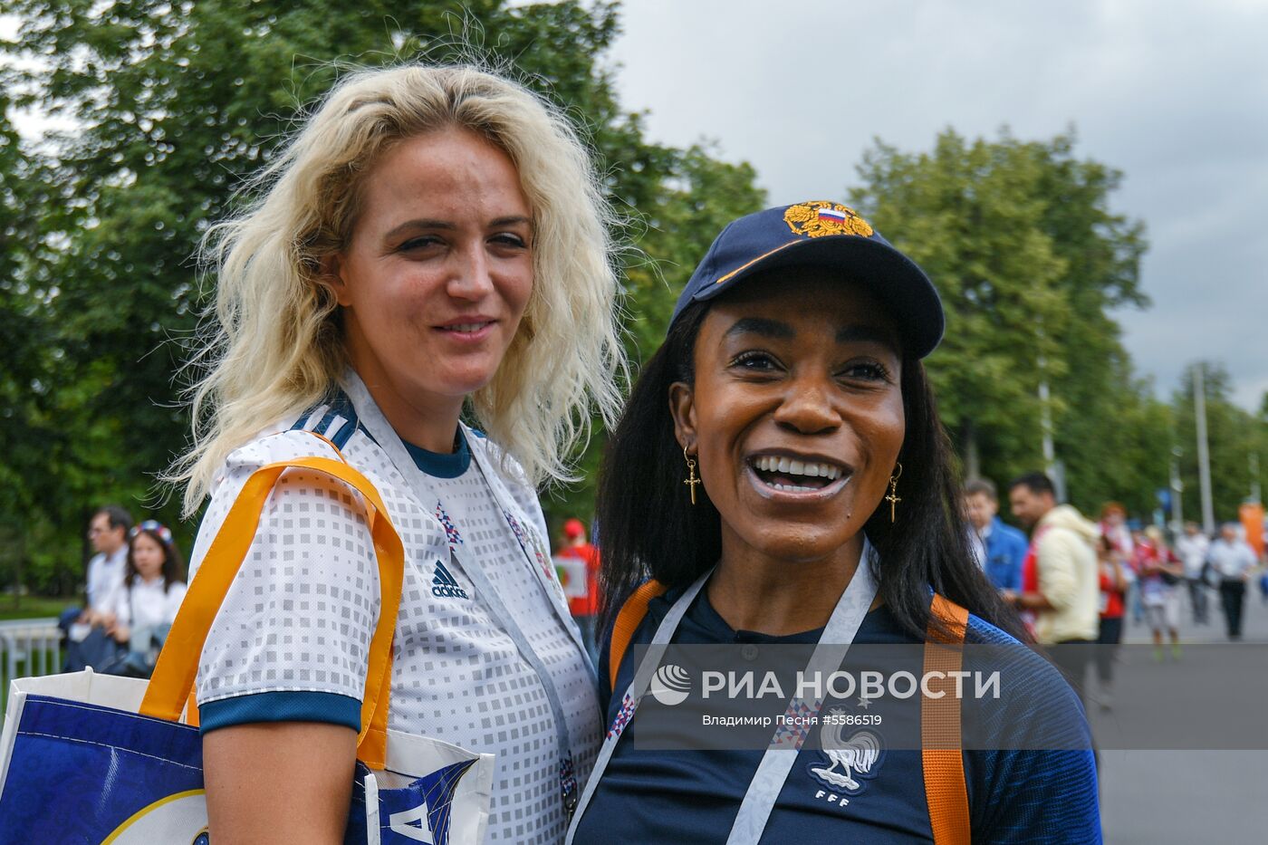 Болельщики перед матчем ЧМ-2018 по футболу между сборными Хорватии и Англии