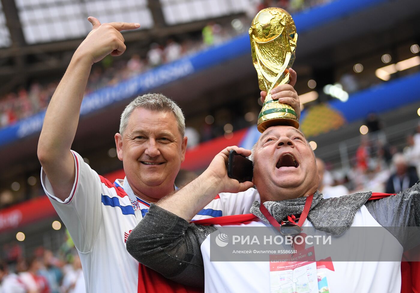 Болельщики перед матчем ЧМ-2018 по футболу между сборными Хорватии и Англии