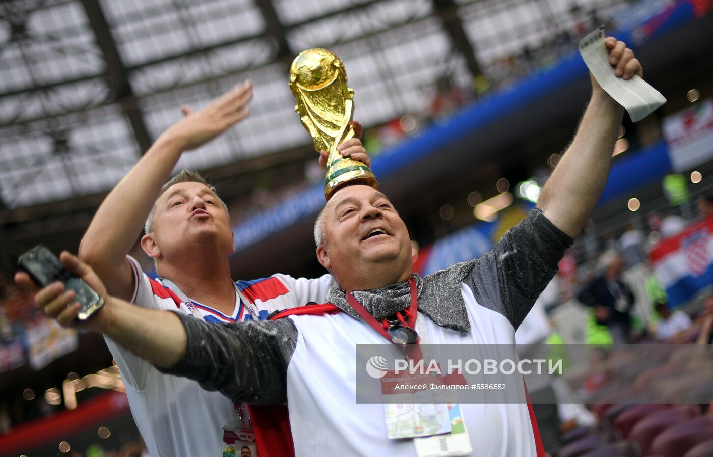 Болельщики перед матчем ЧМ-2018 по футболу между сборными Хорватии и Англии