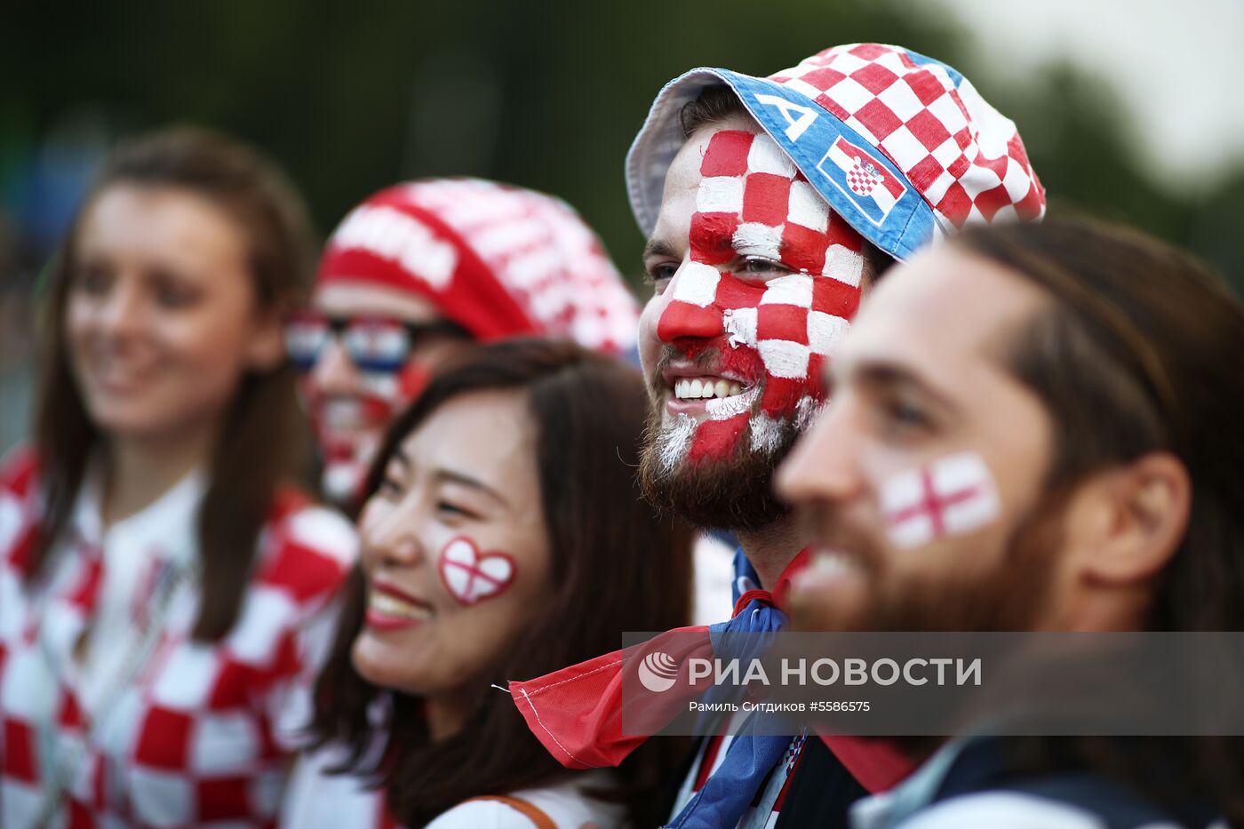 Болельщики перед матчем ЧМ-2018 по футболу между сборными Хорватии и Англии