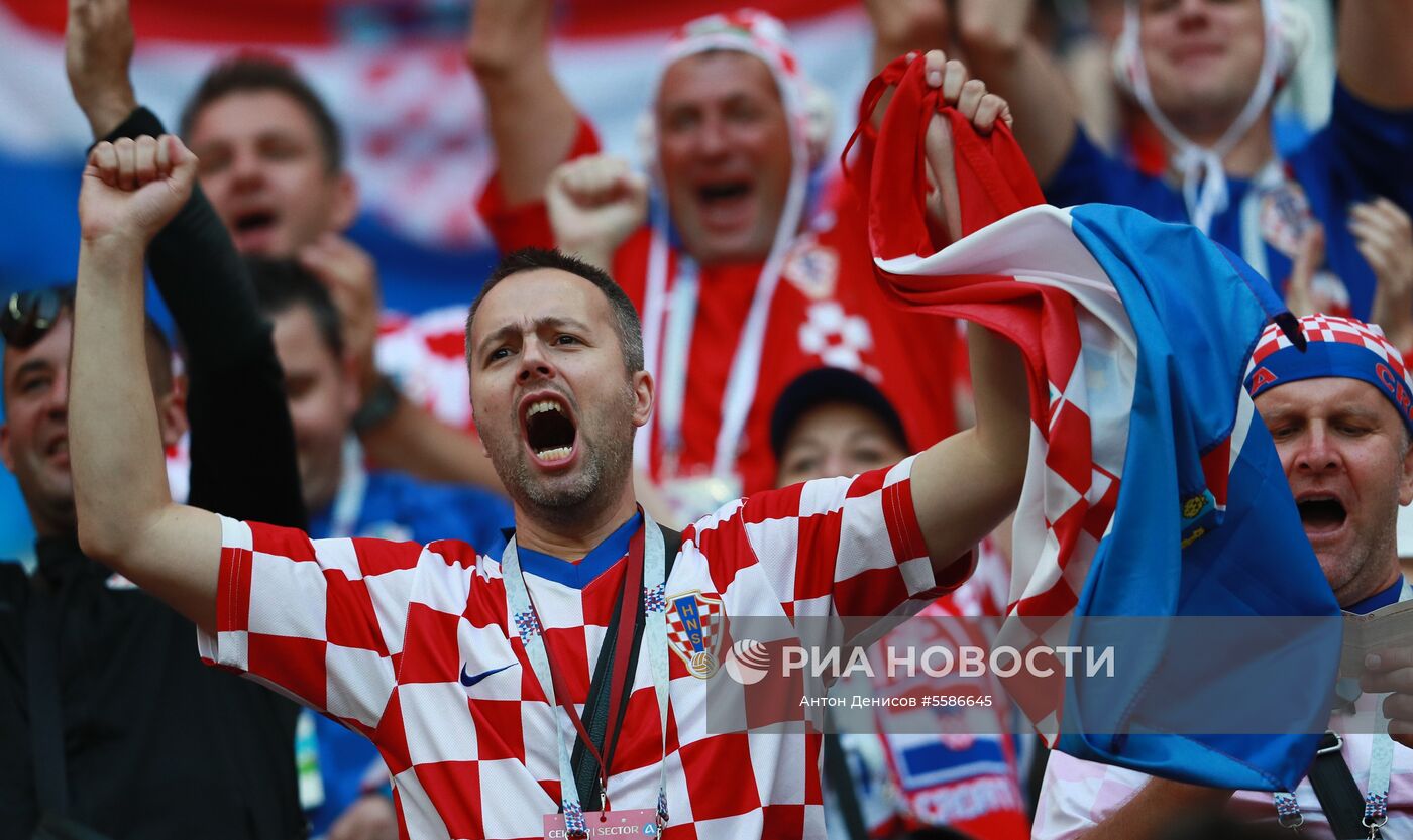 Болельщики сборной Хорватии перед полуфинальным матчем чемпионата мира по футболу между сборными Хорватии и Англии. Место: Россия, Москва. Автор: Антон Денисов/РИА Новости. Болельщики перед матчем ЧМ-2018 по футболу между сборными Хорватии и Англии