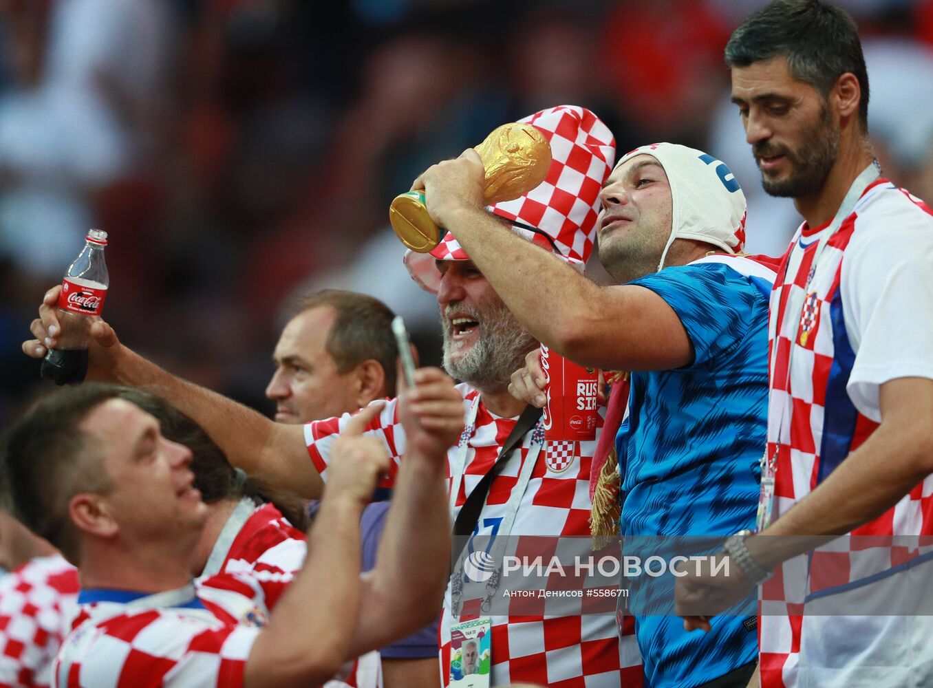 Болельщики перед матчем ЧМ-2018 по футболу между сборными Хорватии и Англии