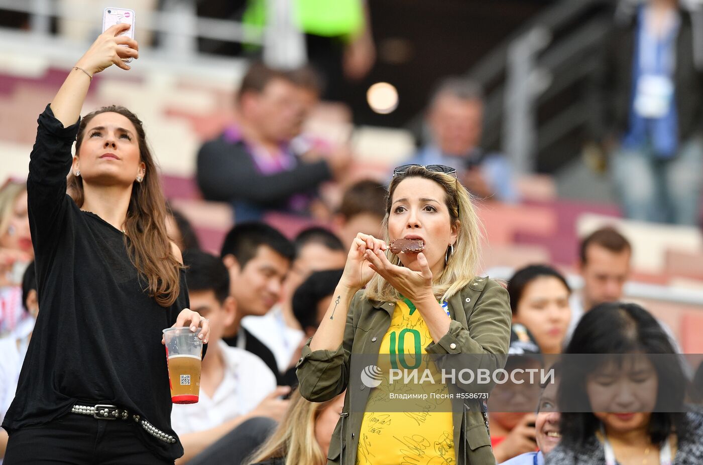 Болельщики перед матчем ЧМ-2018 по футболу между сборными Хорватии и Англии