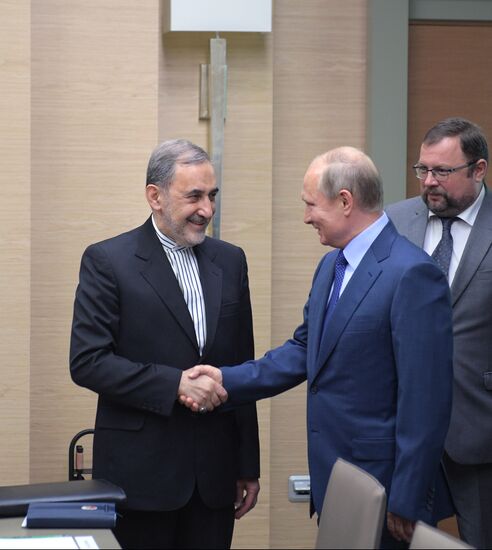 Президент РФ В. Путин встретился с советником верховного лидера Ирана А. А. Велаяти