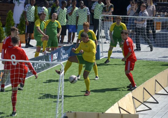 Футбольный матч прошел на крыше творческого кластера "Артмуза"