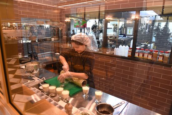 Первые кафе сети "Азбука вкуса" открылись в Москве