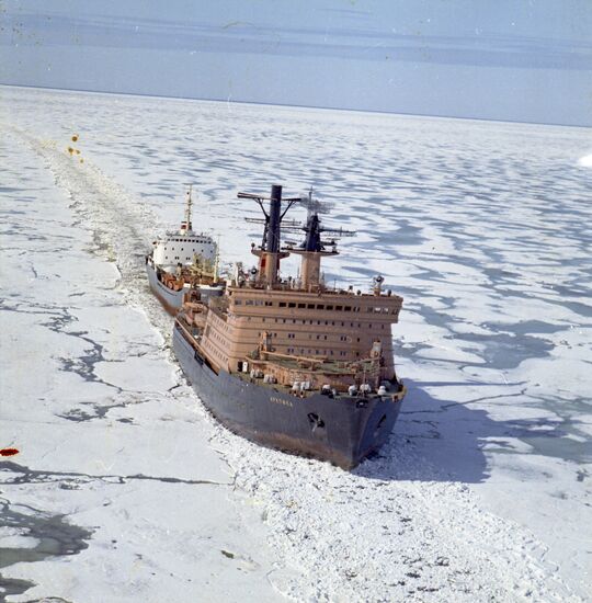 Атомный ледокол "Арктика"