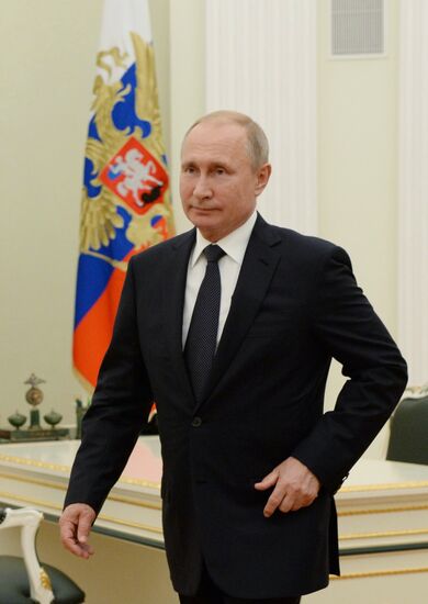 Президент РФ В. Путин встретился с президентом Габона Али бен Бонго Ондимба