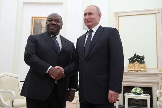 Президент РФ В. Путин встретился с президентом Габона Али бен Бонго Ондимбой