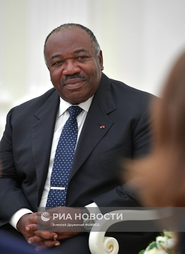 Президент РФ В. Путин встретился с президентом Габона Али бен Бонго Ондимбой