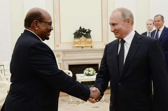 Президент РФ В. Путин встретился с президентом Судана О. аль-Баширом