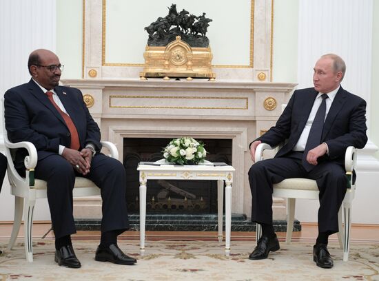 Президент РФ В. Путин встретился с президентом Судана О. аль-Баширом