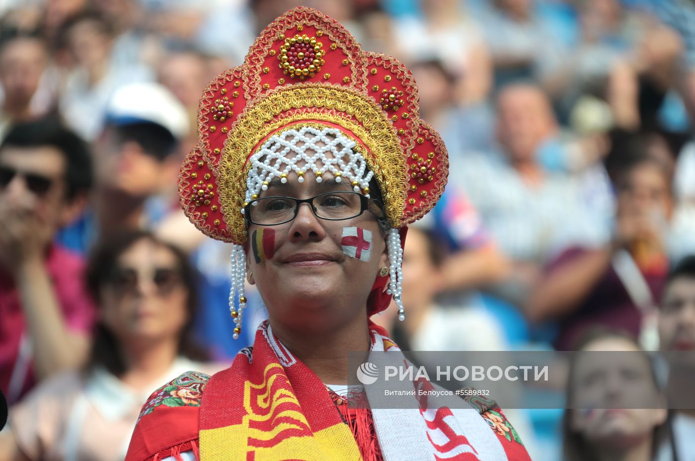 Болельщики перед матчем ЧМ-2018 по футболу между сборными Бельгии и Англии