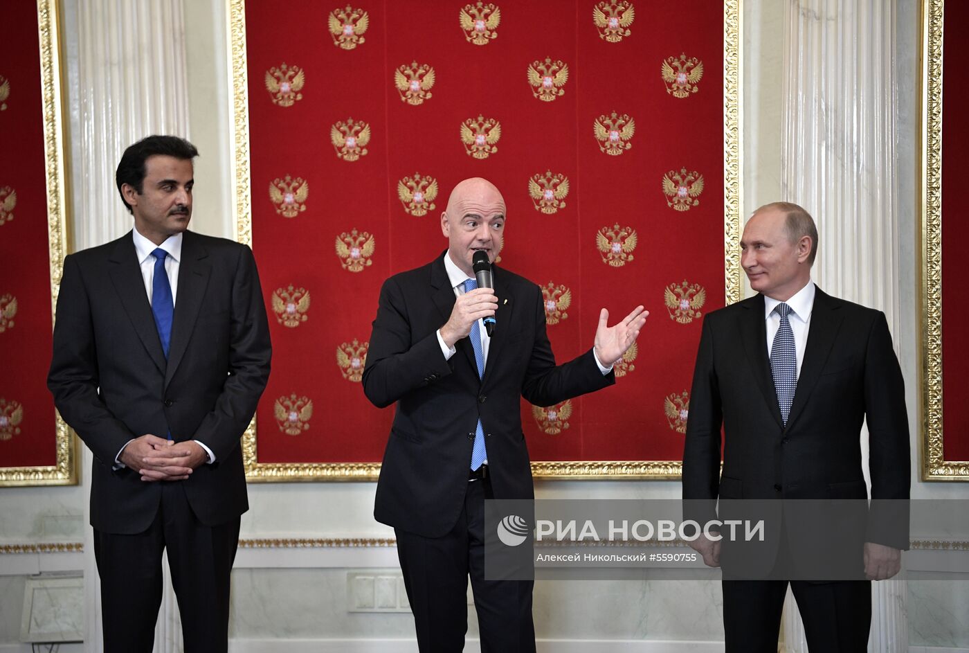 Президент РФ В. Путин принял участие в церемонии передачи Катару полномочий на проведение ЧМ-2022 по футболу